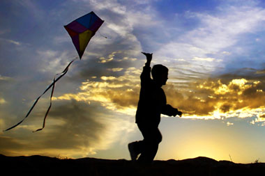 kid-with-kite_380x253